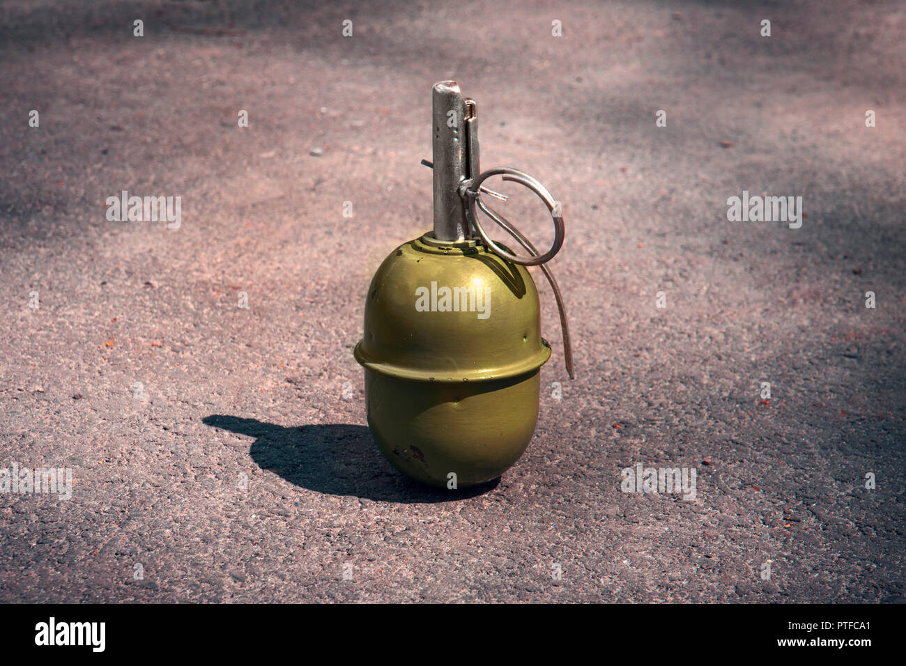 Украинские гранаты. Депутат 2 гранаты. Депутат 2 гранаты. Граната ргд. Страйкбольная граната в руке.