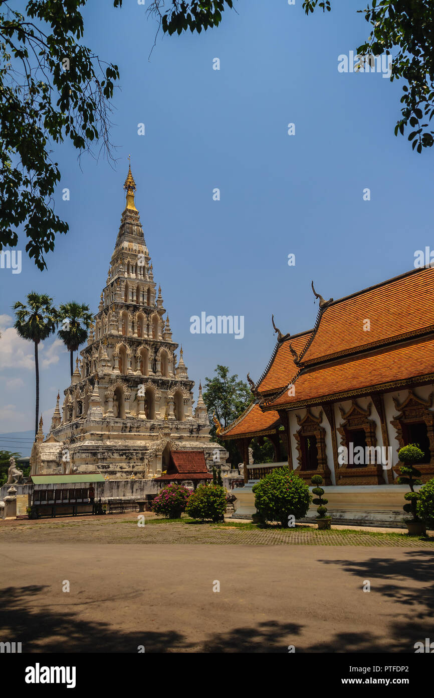 Beautiful Wat Chedi Liam (Temple of the Squared Pagoda), the only ...