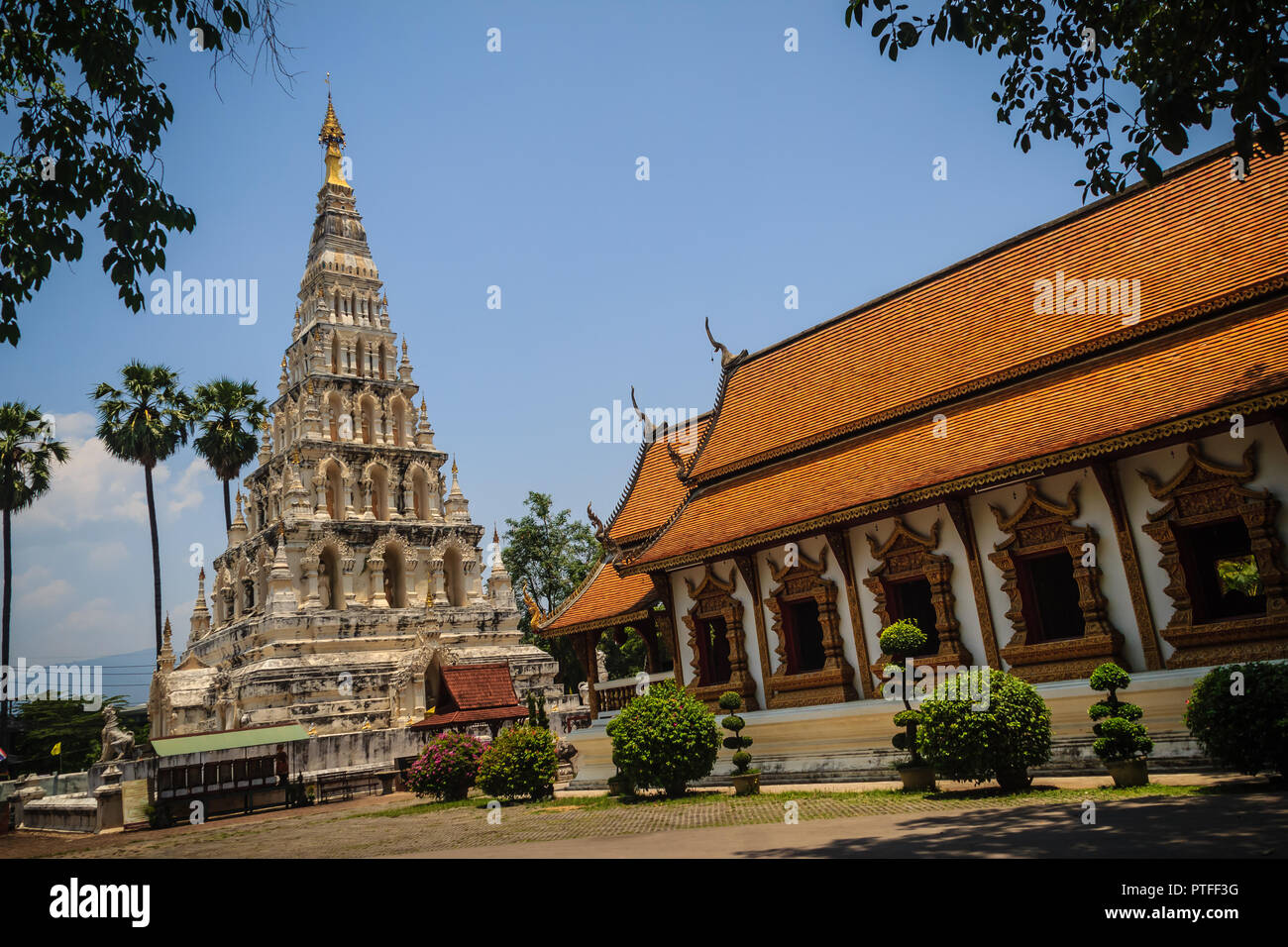 Beautiful Wat Chedi Liam (Temple of the Squared Pagoda), the only ...
