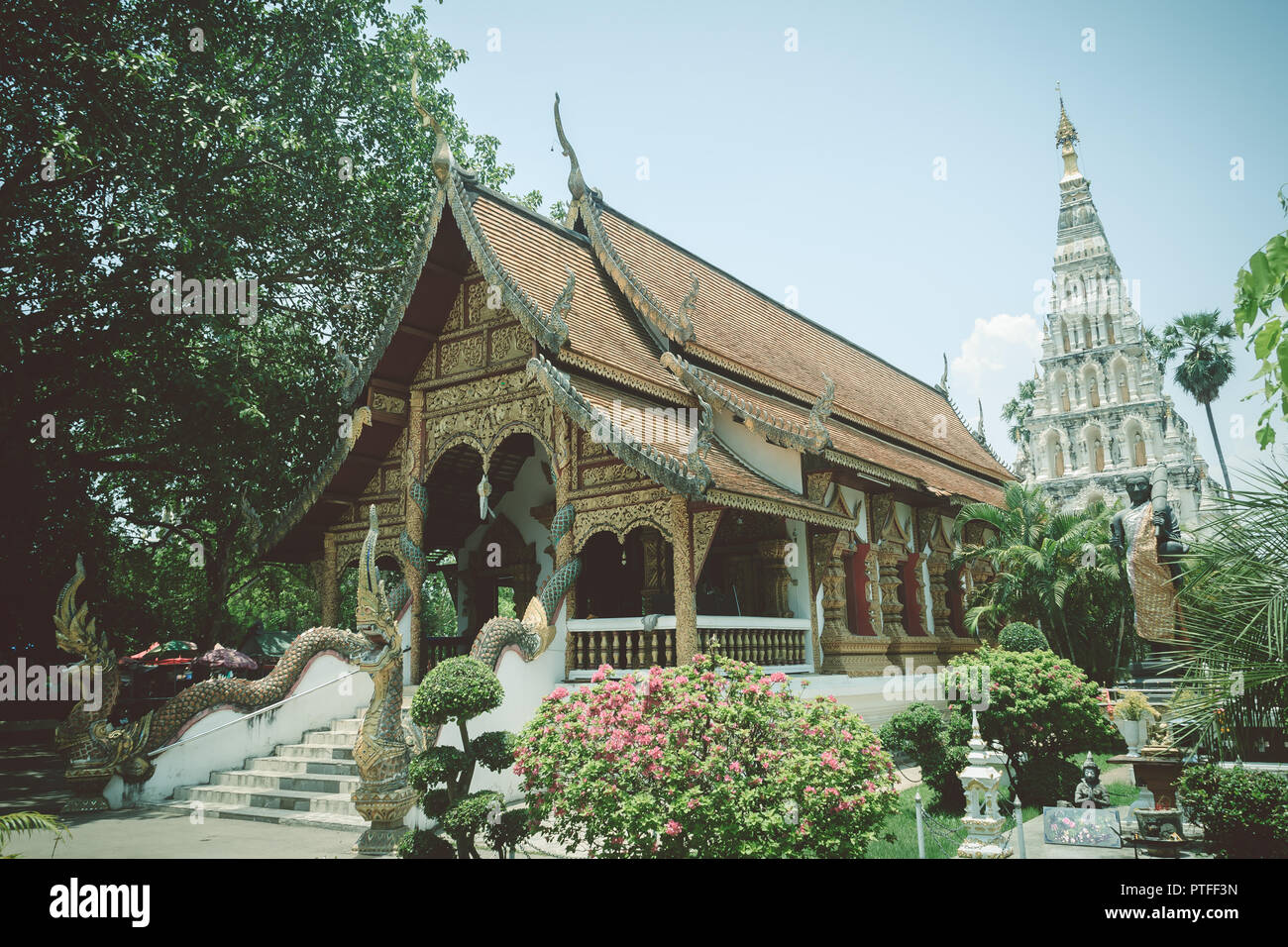Beautiful Wat Chedi Liam (Temple of the Squared Pagoda), the only ...