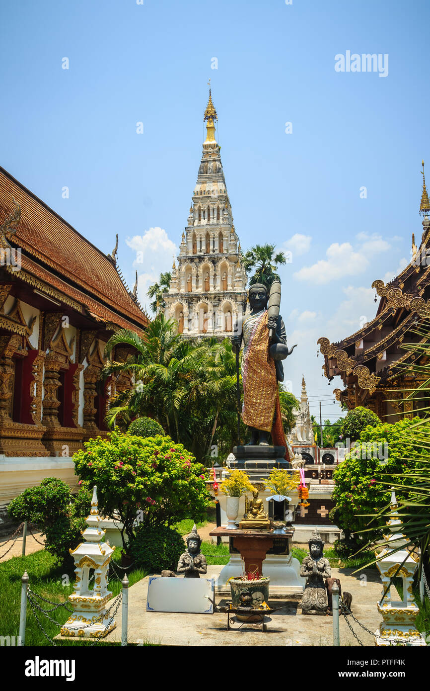 Beautiful Wat Chedi Liam (Temple of the Squared Pagoda), the only ...