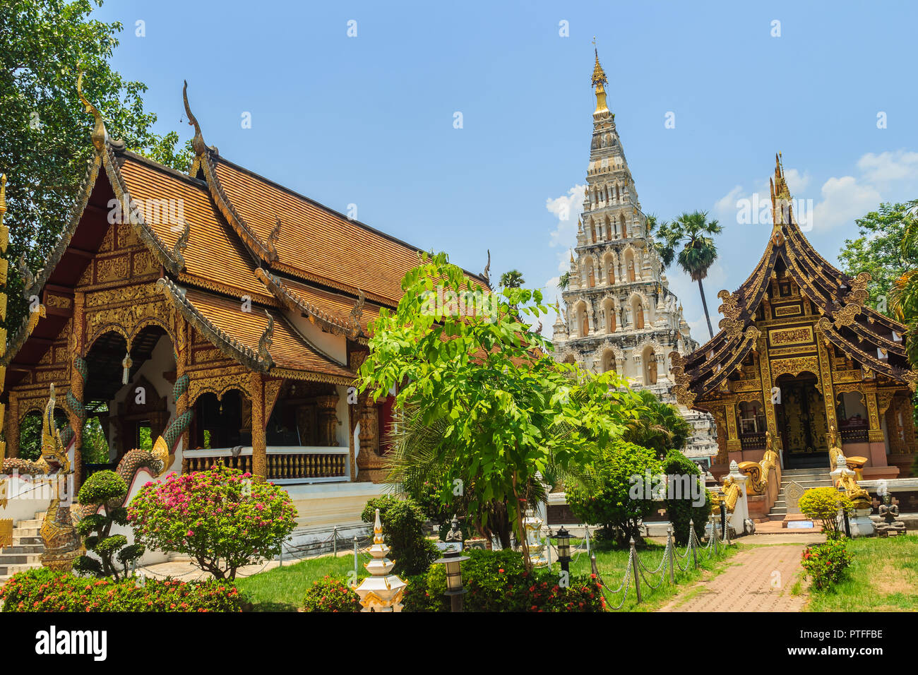 Beautiful Wat Chedi Liam (Temple of the Squared Pagoda), the only ...