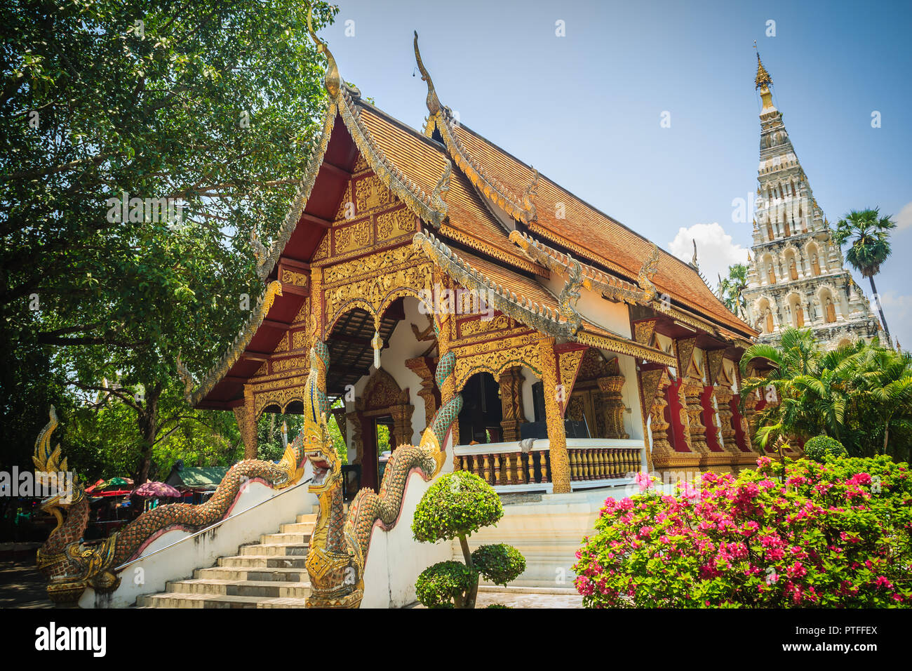 Beautiful Wat Chedi Liam (Temple of the Squared Pagoda), the only ...