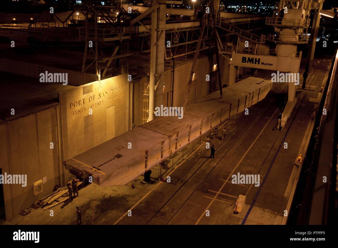 Usns bob hope hi-res stock photography and images - Alamy