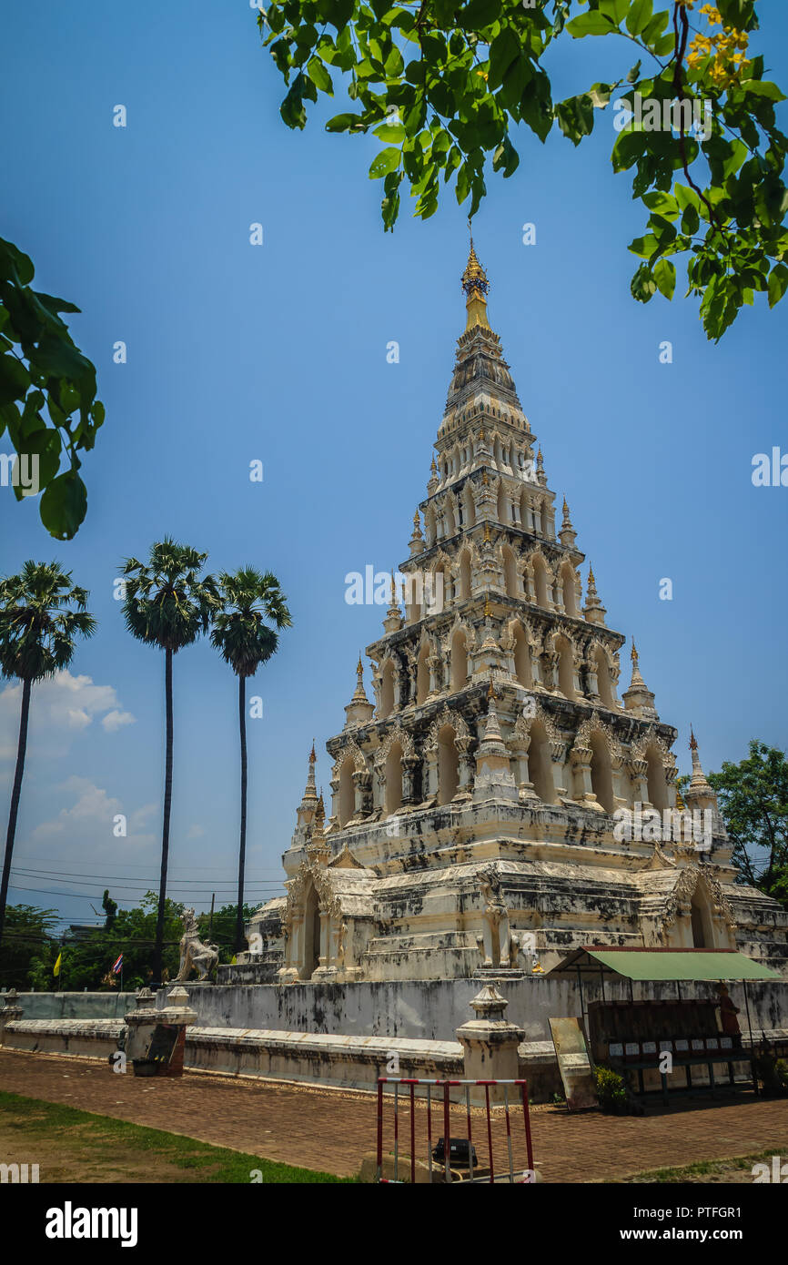 Beautiful Wat Chedi Liam (Temple of the Squared Pagoda), the only ...