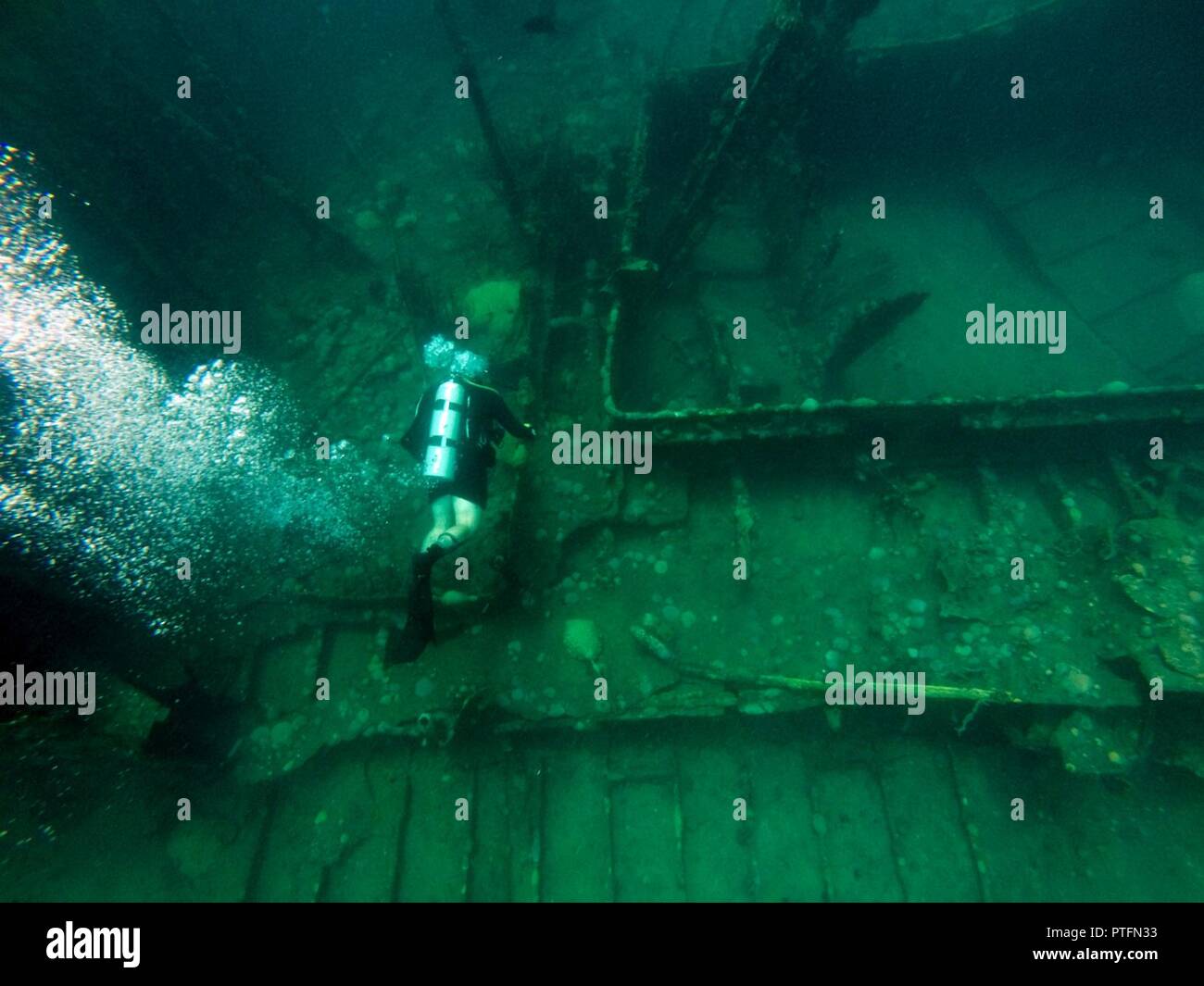 CARIBBEAN SEA (July 27, 2017) Mobile Diving Salvage Unit One (MDSU 1 ...