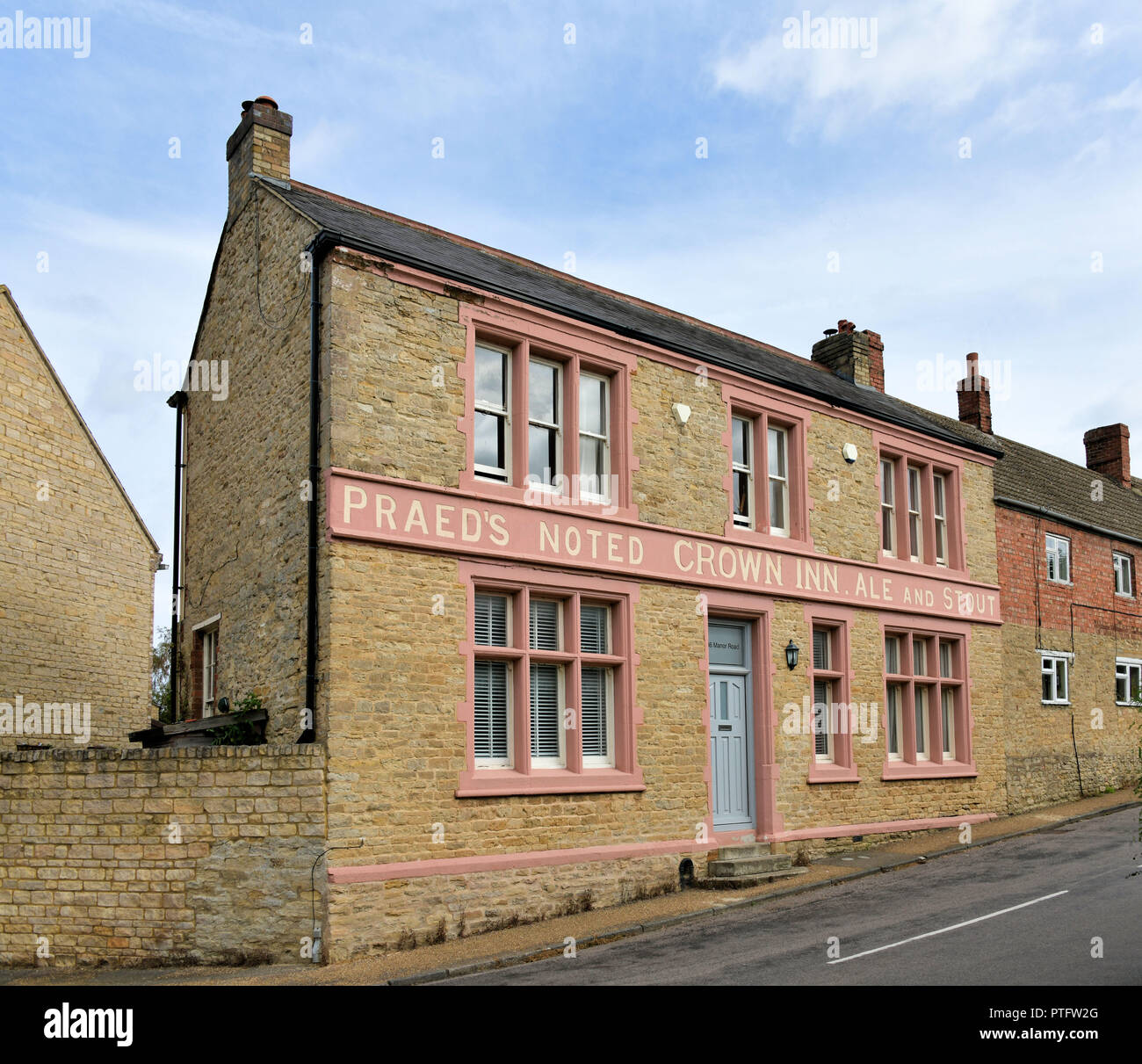 Old pub hi-res stock photography and images - Alamy