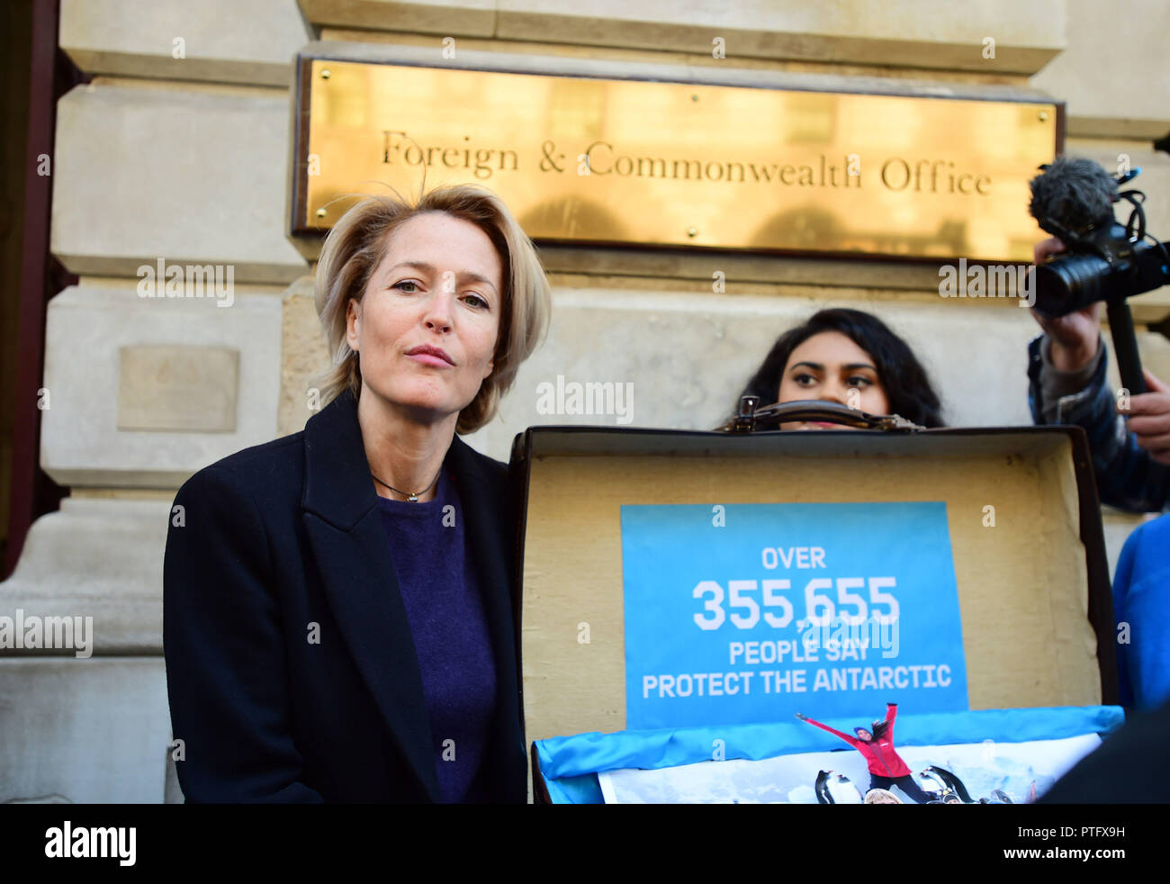 Gillian Anderson (left) with representatives of Greenpeace outside the Foreign & Commonwealth Office in London before delivering a 350,000-strong petition calling on the government to protect the Antarctic. Stock Photo