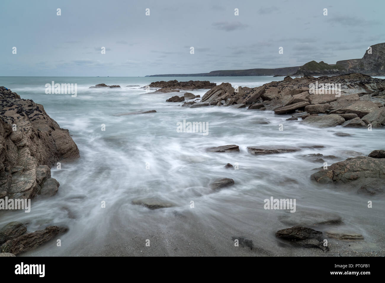 Incoming Tide, Porth Beach, Cornwall Stock Photo - Alamy