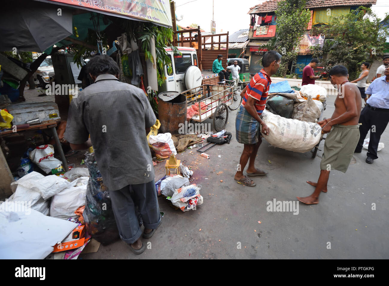 Reusable garbage shop on footpath at Rabindra Sarani (Chitpur Road