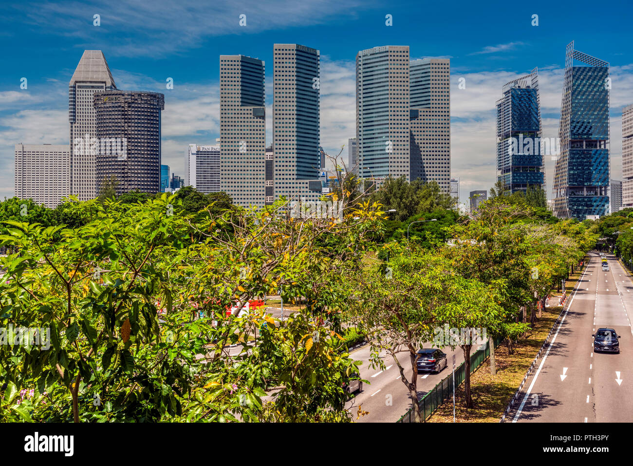 Singapore downtown skyline hi-res stock photography and images - Alamy