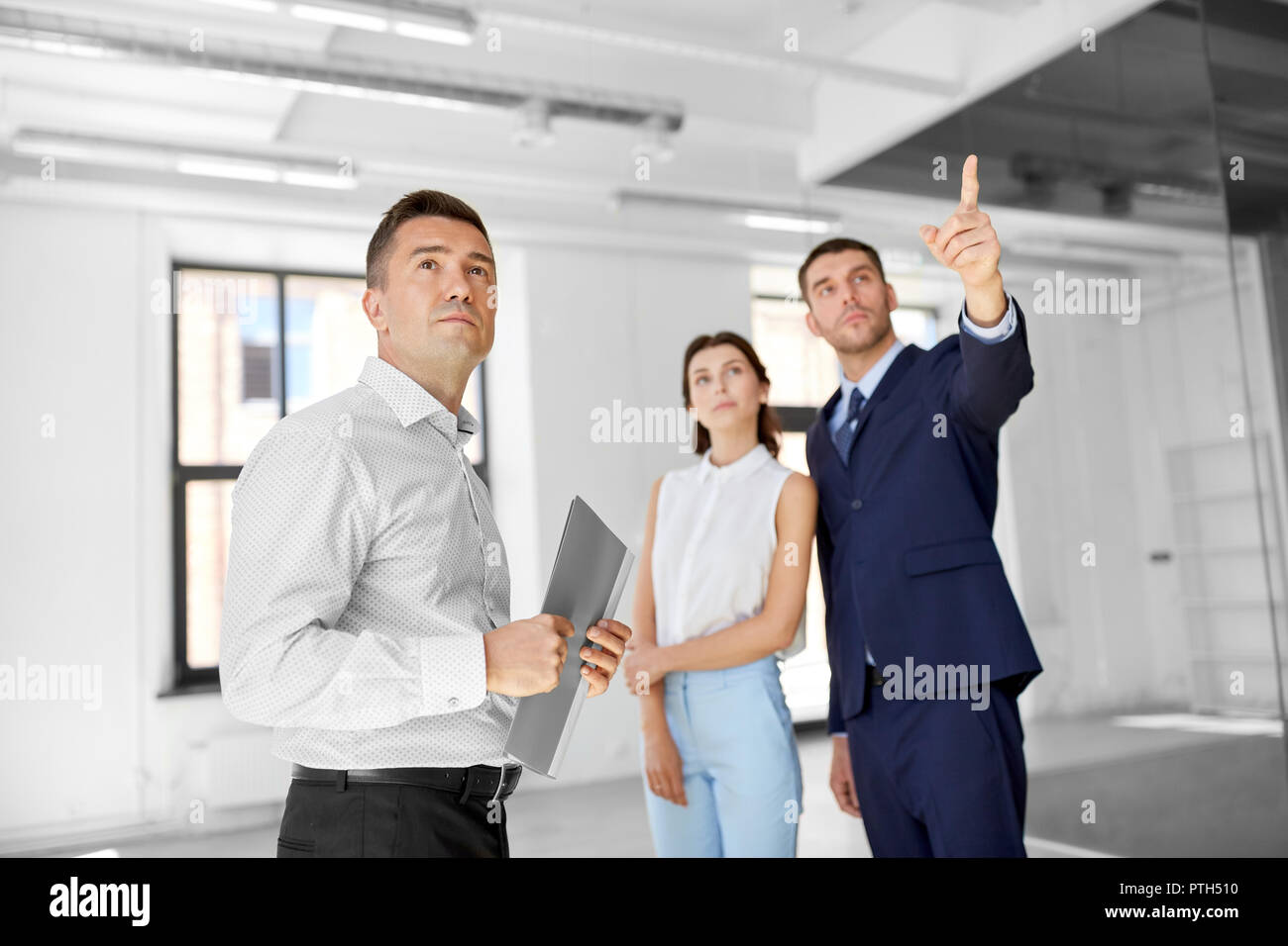 realtor showing new office room to customers Stock Photo Alamy