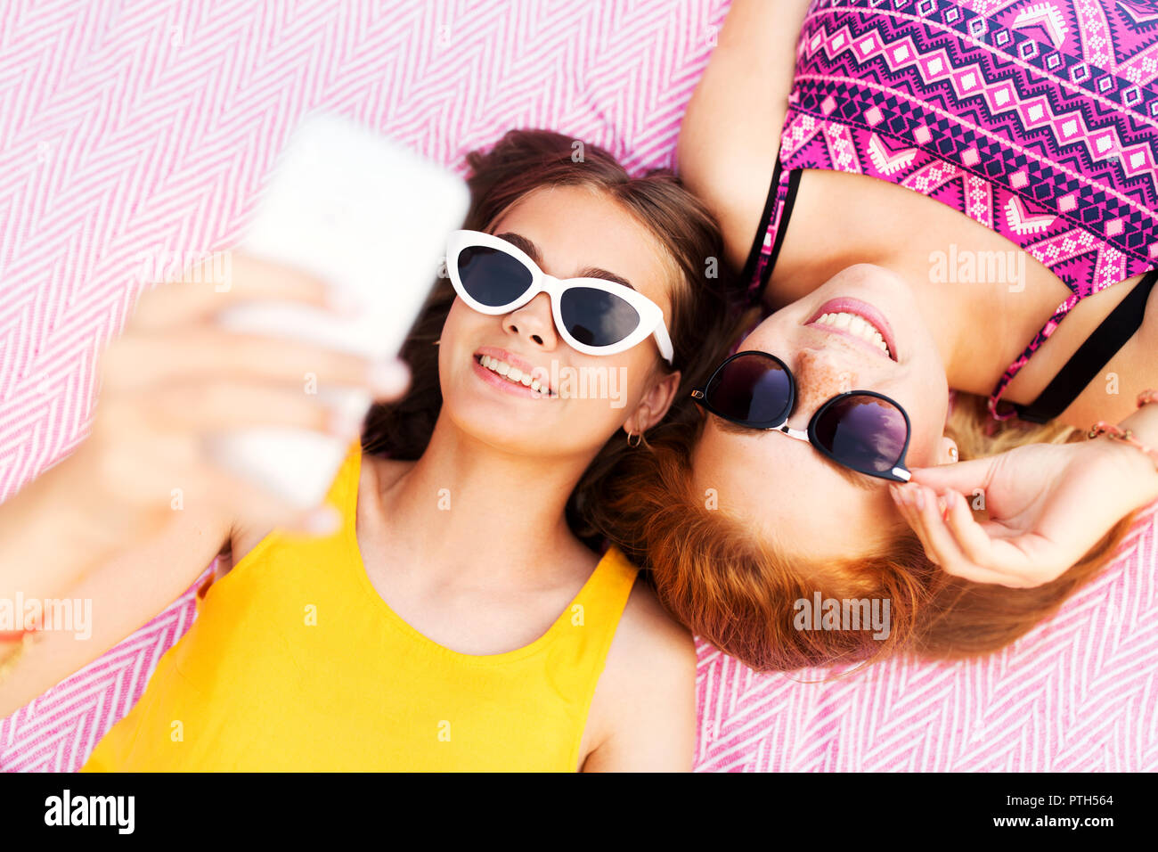 хобби фотографирование. путешественник с фотоаппаратом. турист с фотоаппаратом. Enjoy taking. хобби фотографировать природу.