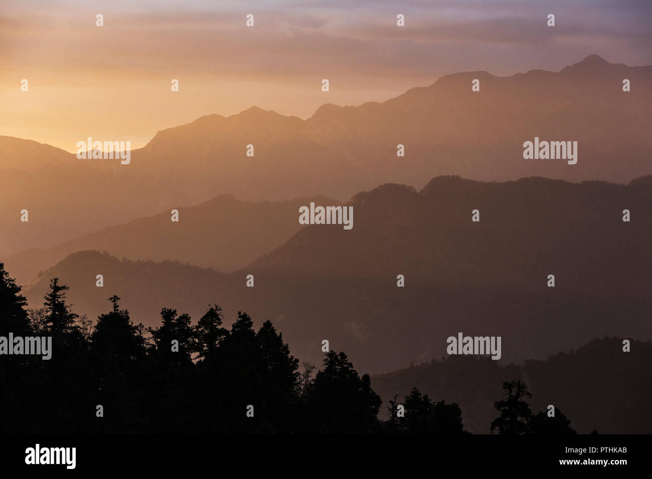 Silhouette tranquil mountain range at sunset, Supi Bageshwar, Uttarakhand, Indian Himalayan Foothills Stock Photo