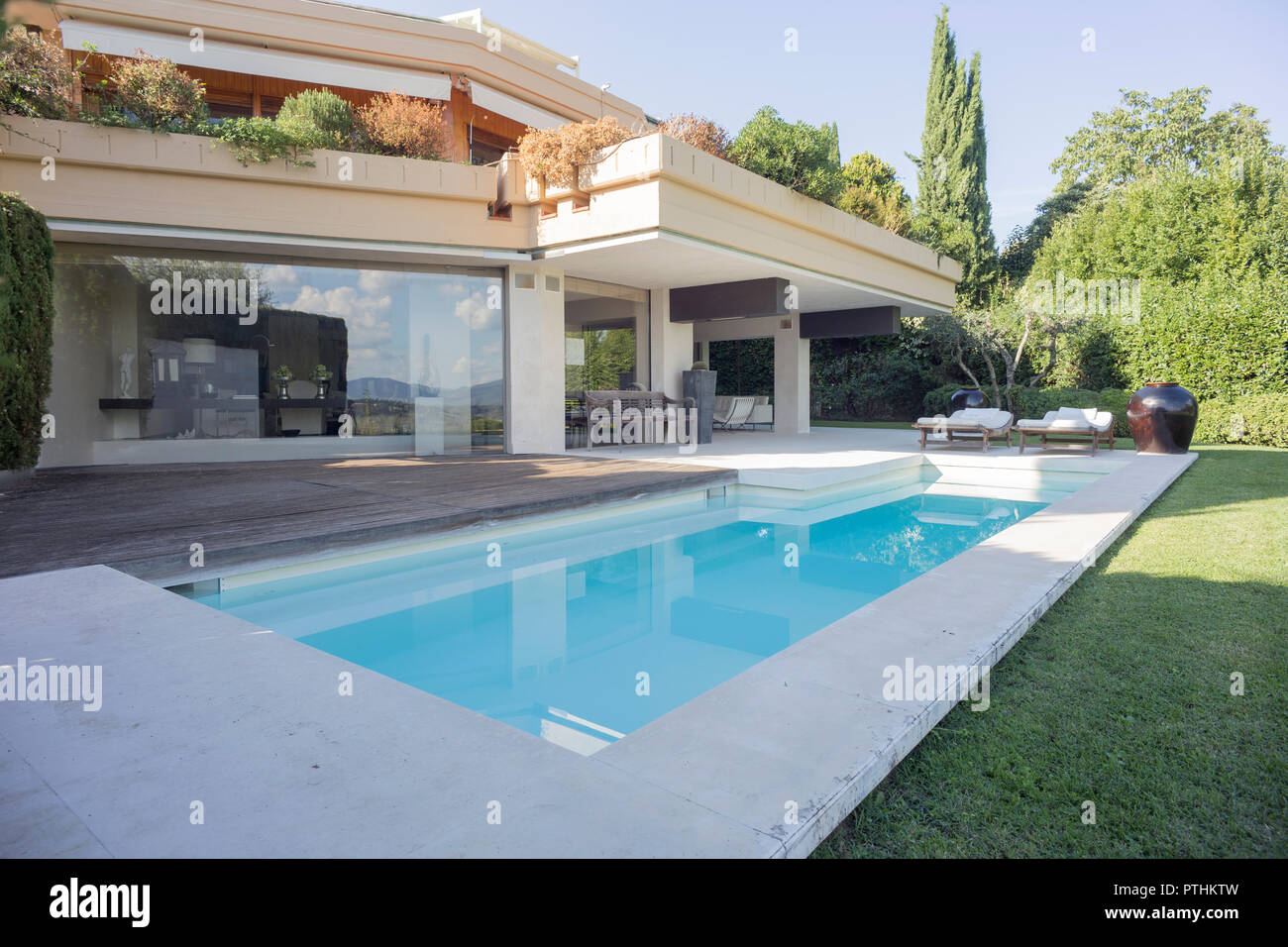 A closer look at Luxury Poolside Rentals With Private Outdoor Seating