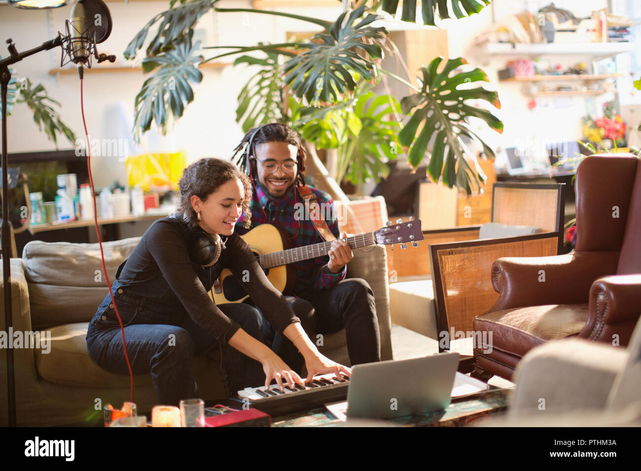 Piano Man Woman Stock Photos & Piano Man Woman Stock Images Alamy