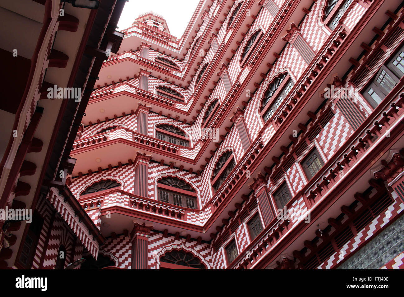 The interesting architecture of Red Mosque Jami-Ul-Alfar in Colombo ...