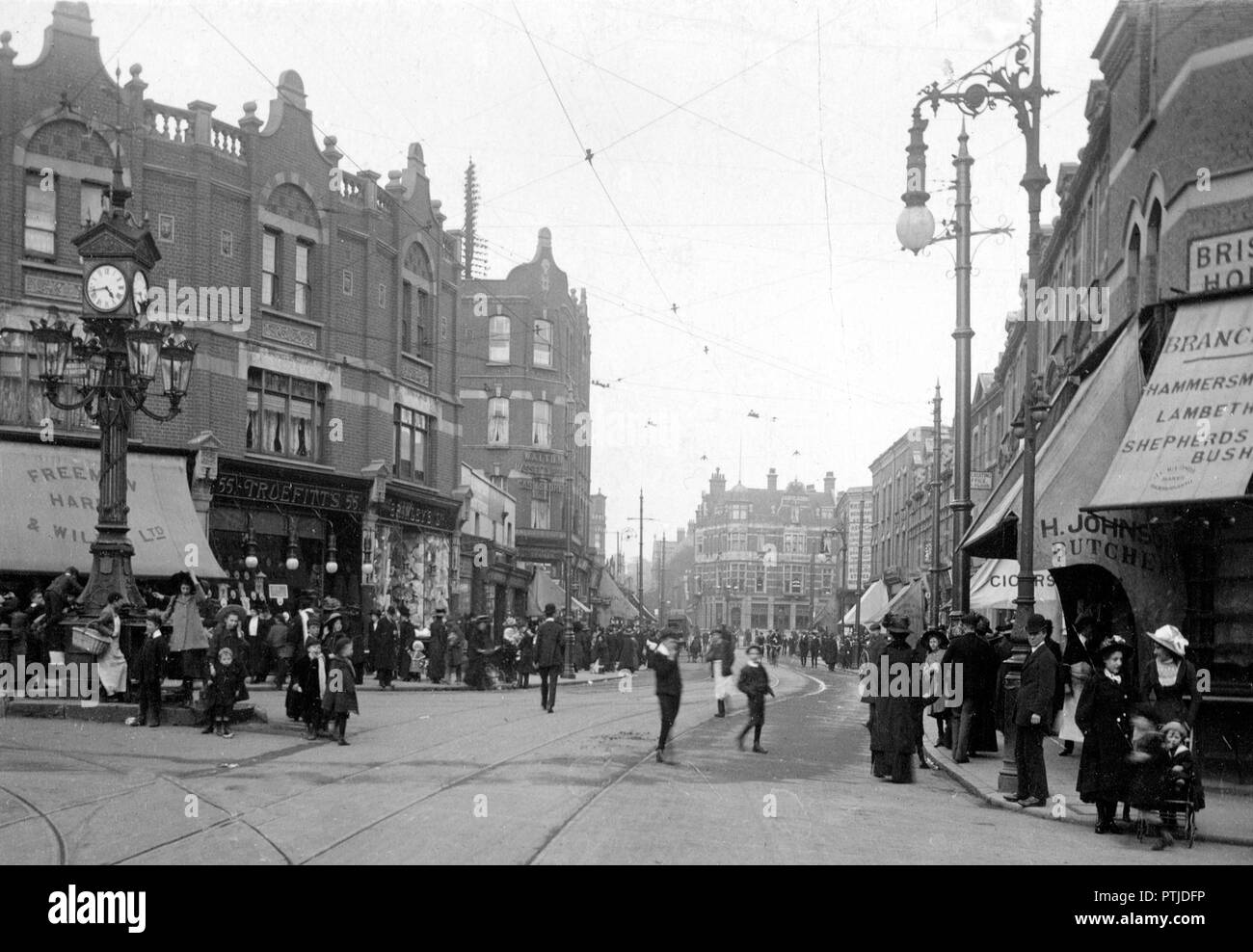 Victorian high street london Black and White Stock Photos & Images - Alamy