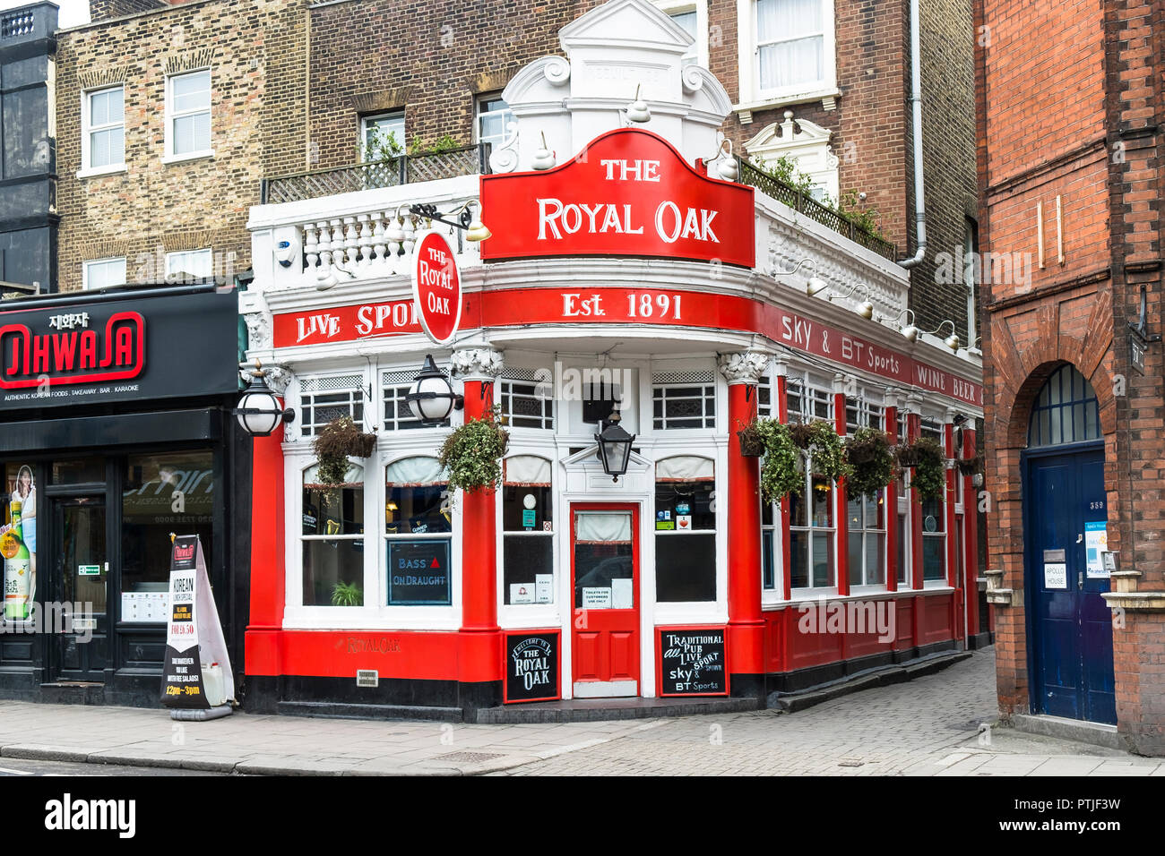 The Royal Oak public house in Vauxhall London Stock Photo Alamy