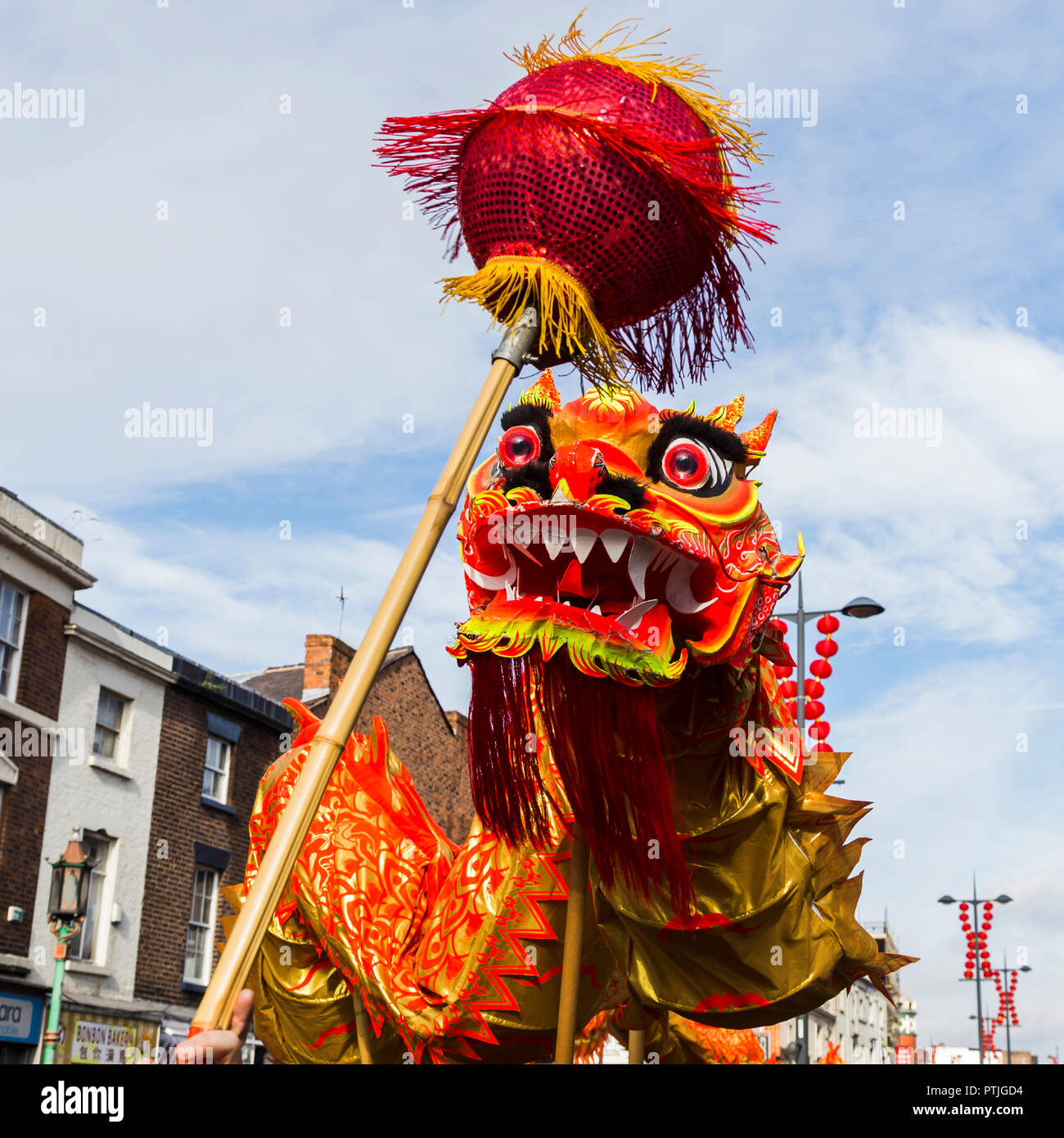 Chinese dragon dancing hi-res stock photography and images - Alamy