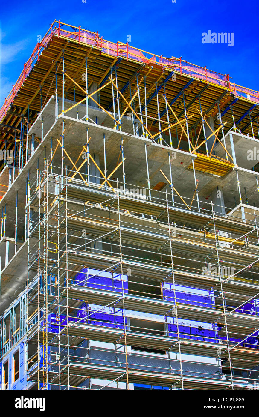 New construction of an apartment block near the UA on Tyndall Ave in
