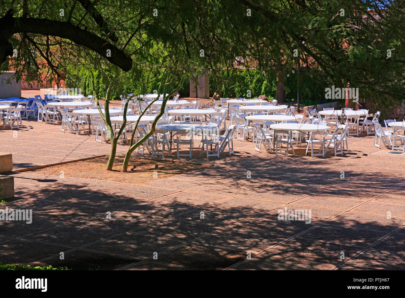 White plastic tables and chairs outside the Cafe A la C'Art in the Museum of Art Courtyard, Tucson, AZ Stock Photo