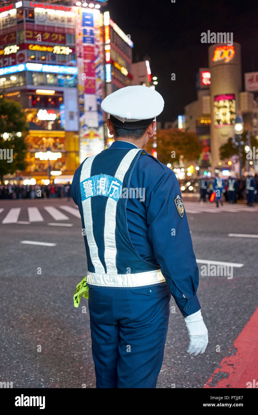 Japanese policeman at the Shibuya Crossing in Tokyo. Stock Photo