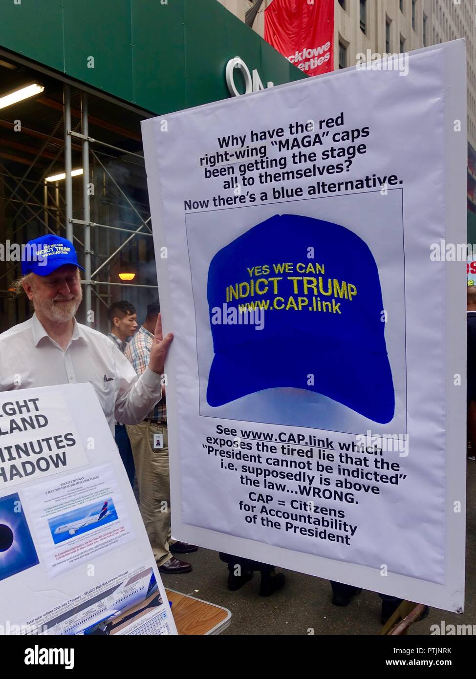 Man at Manhattan street fair promoting blue 'Yes we can indict Trump' baseball caps and website. New York, NY, USA. Stock Photo