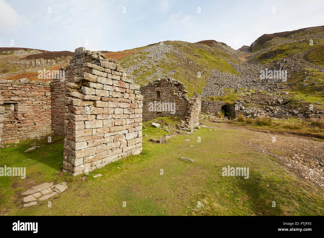 Remains of the once thriving lead mining industry, part of the Bunting mine, upper reaches of Gunnerside Ghyll Gill, Swaledale, Yorkshire Dales, UK Stock Photo