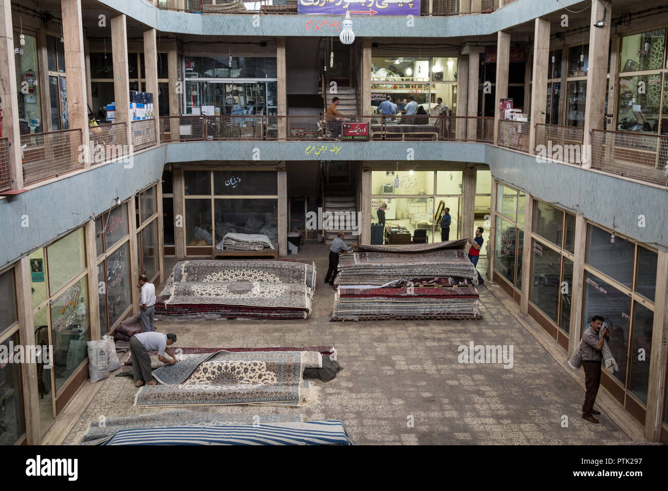 Kashan persian rugs hires stock photography and images Alamy