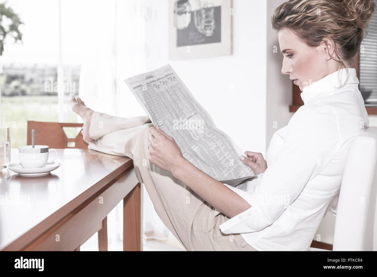 Frau Information Boerse Boersenkurse Innen Lesen Lifestyle