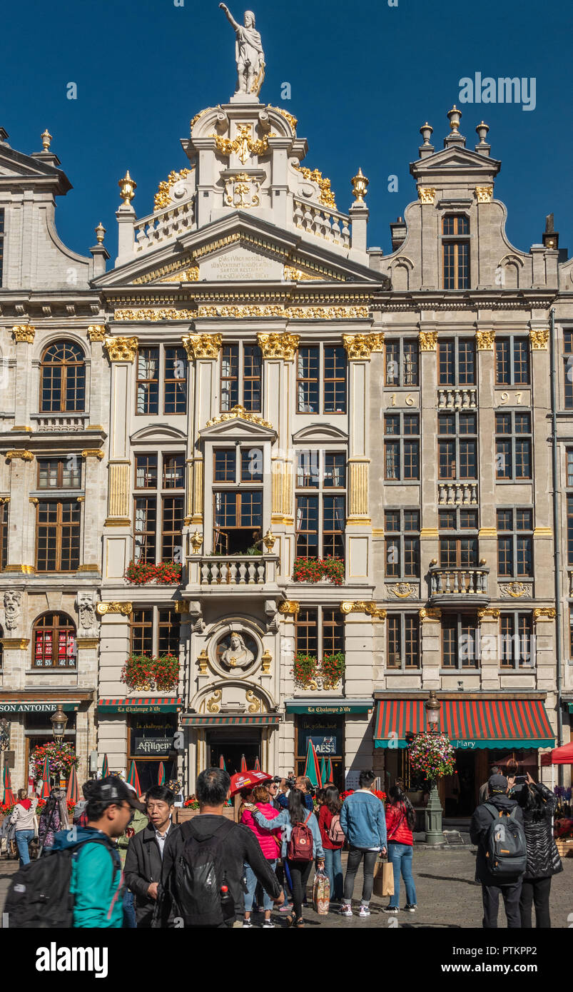 Brussels, Belgium - September 26, 2018: The white-gray facade with tall statues and patio in front of La Chaloupe d’Or, The Gulden Boot, bar and resta Stock Photo
