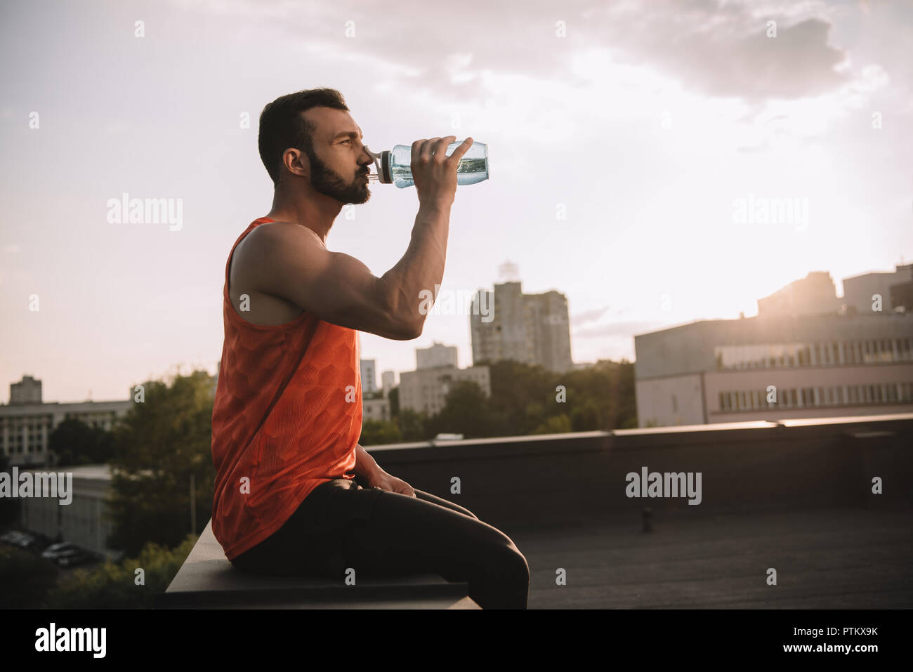 Sportsman drinking water from bottle hi-res stock photography and ...