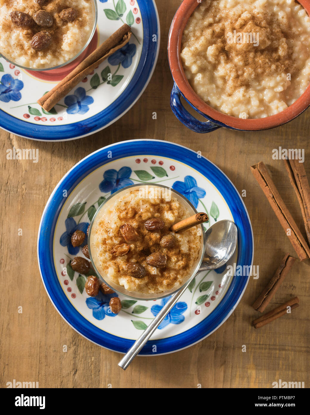 Arroz con leche. Cinnamon rice pudding. Hispanic dessert Stock Photo