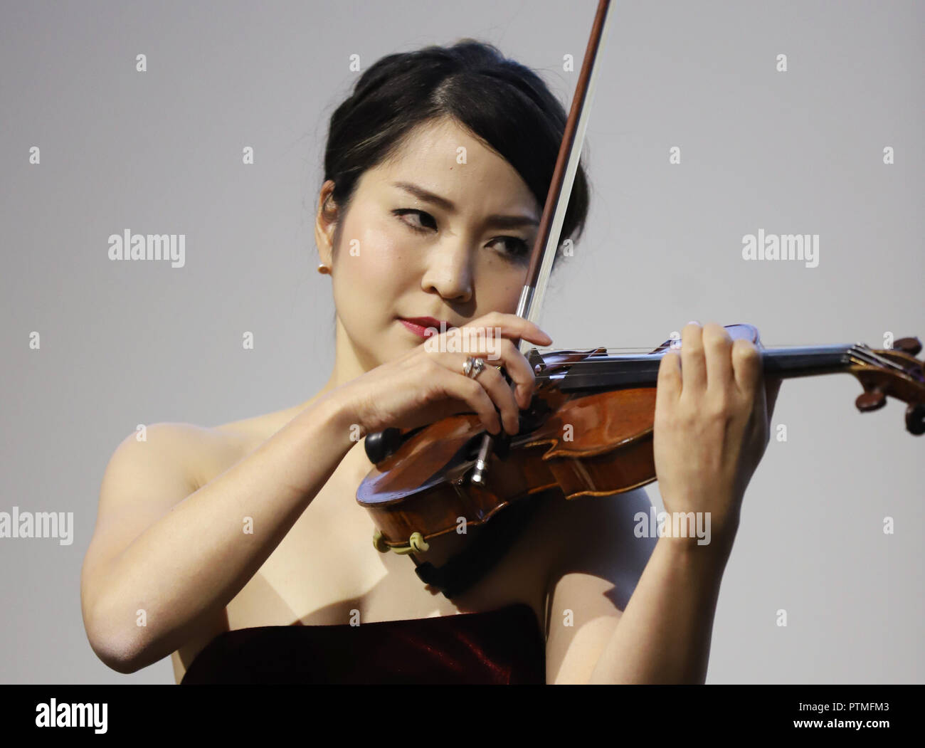 Japanese Violinist High Resolution Stock Photography and Images Alamy