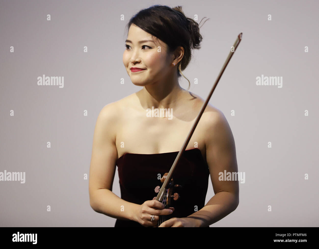 Japanese violinist hires stock photography and images Alamy
