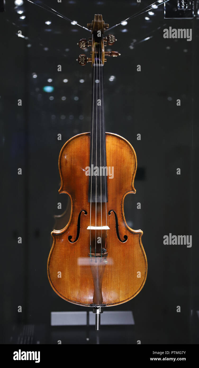 Tokyo, Japan. 9th Oct, 2018. A Stradivarius viola "Gibson" made in 1734 is  displayed at the Tokyo Stradivarius Festival 2018 Exhibition at the  Roppongi Hills in Tokyo on Tuesday, October 9, 2018.