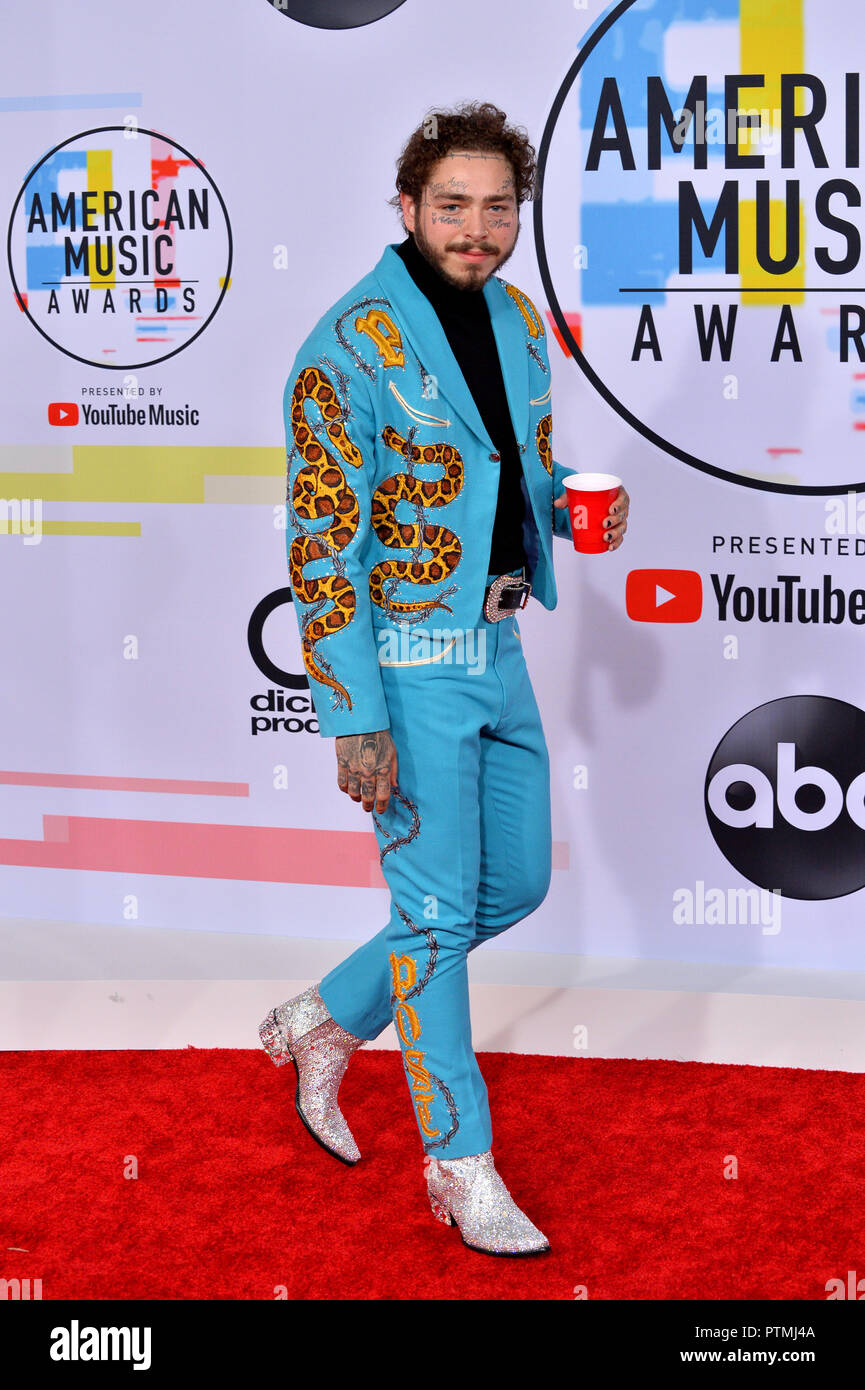 Los Angeles, USA. 9th Oct 2018. LOS ANGELES, CA. October 09, 2018: Post  Malone at the 2018 American Music Awards at the Microsoft Theatre LA Live.  Picture: Paul Smith/Featureflash Credit: Paul Smith/Alamy