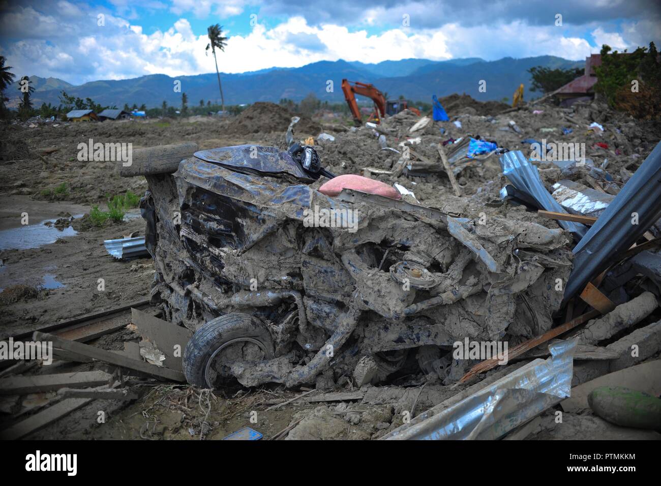 Poso, Indonesia. 9th Oct, 2018. Debries are seen in Poso, Central Sulawesi Province, Indonesia, on Oct. 9, 2018. The earthquakes and the tsunami have killed at least 2,010 people, left over 5,000 others missing and triggered massive damage and a huge evacuation, according to the national disaster management agency. Credit: Zulkarnain/Xinhua/Alamy Live News Stock Photo