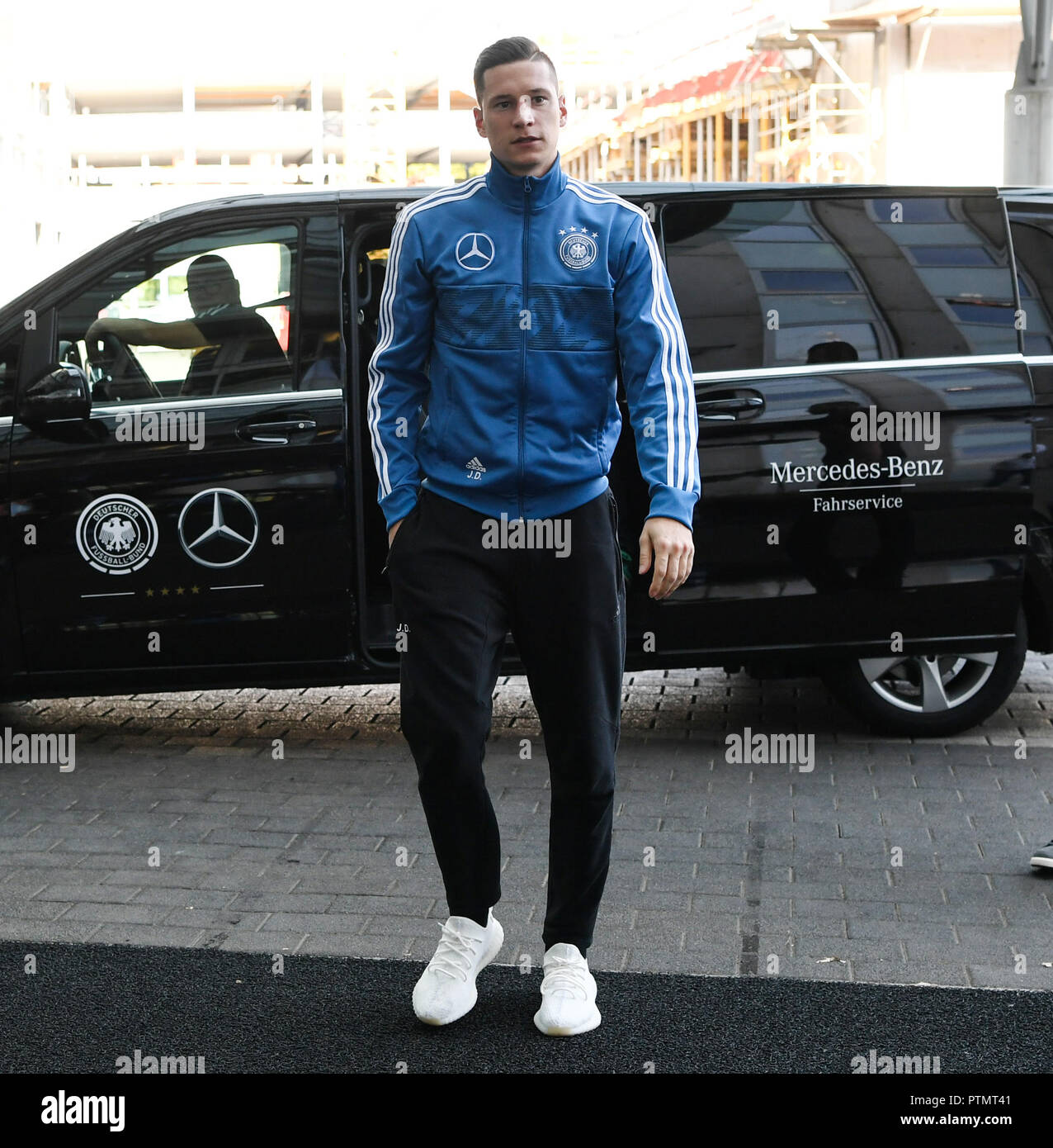 Arrival of Julian Draxler (Germany) in the Mercedes-Benz world.  GES/Fussball/Nations League: Press conference of the German national team  in Berlin, 10.10.2018 Football/Soccer: Nations League: Press conference of  the german national team in