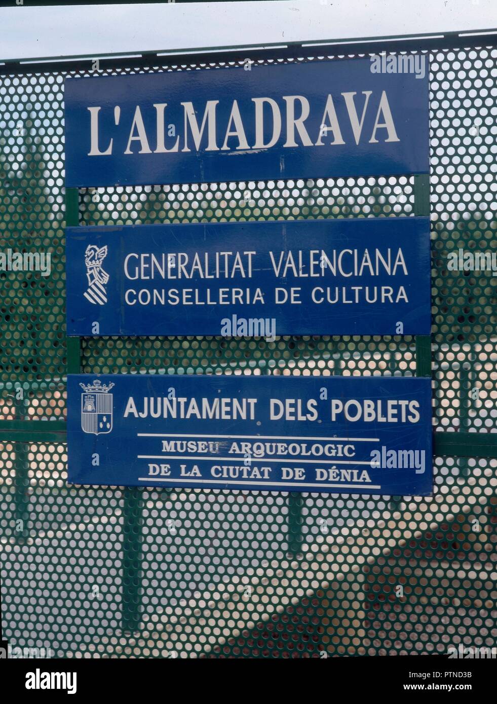 CARTEL DE ENTRADA AL MUSEO ARQUEOLOGICO.