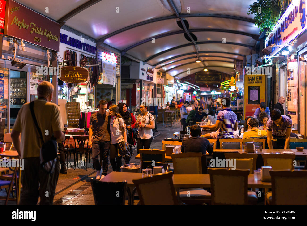 Row shops exterior hires stock photography and images Alamy