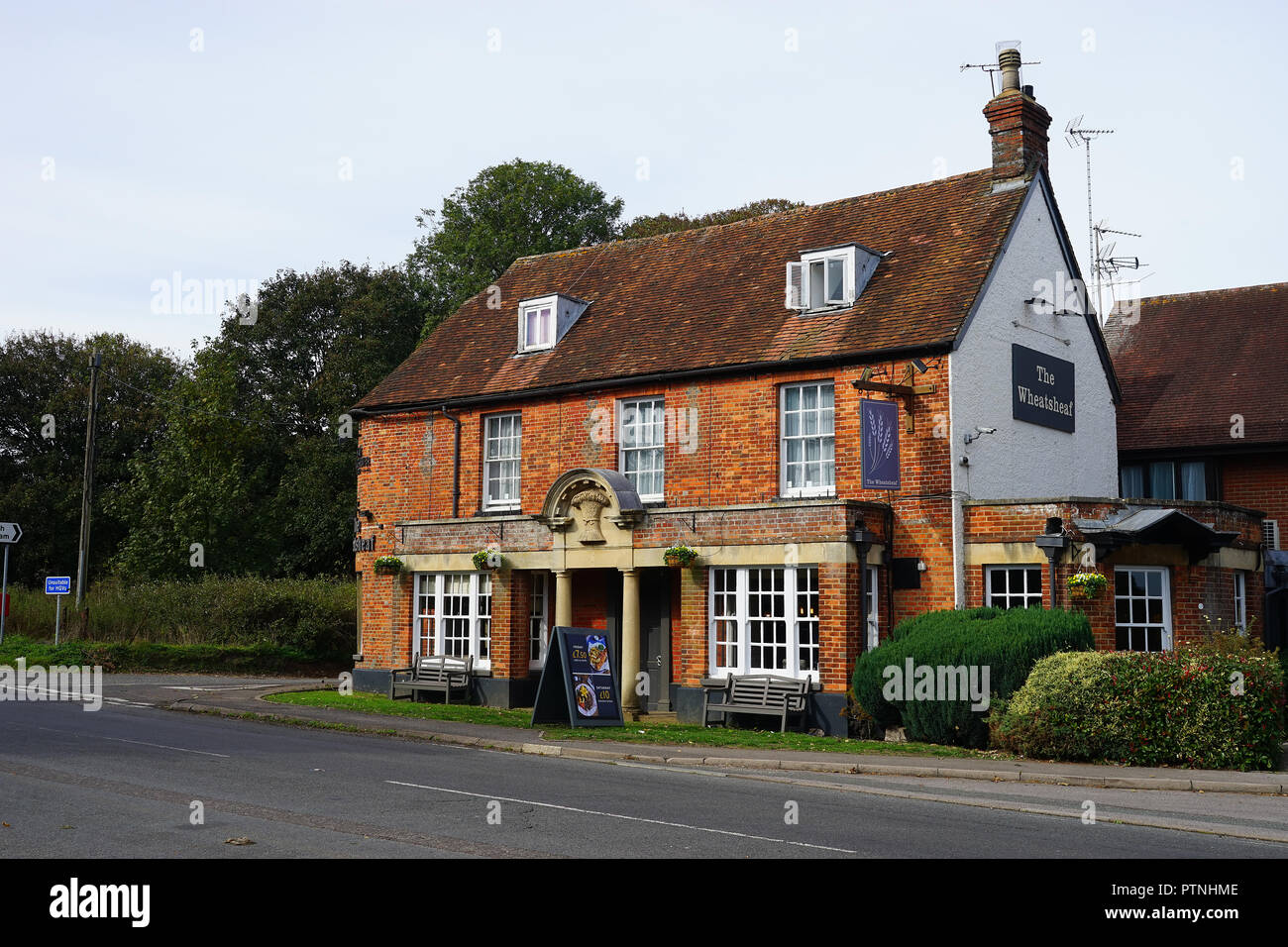 The Wheatsheaf Inn on the old London to Winchester coaching road at North Waltham Stock Photo