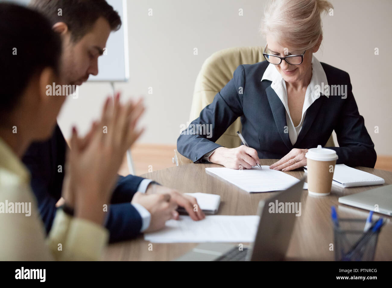 Collaboration agreement hi-res stock photography and images - Alamy