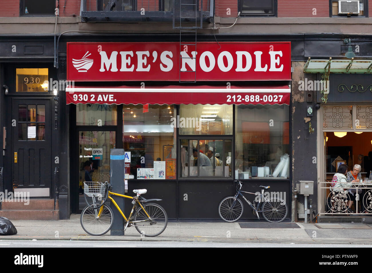 Mee Noodle Shop Grill 930 2nd Ave New York Ny Exterior Of A Chinese Eatery In The Upper East Side Neighborhood Of Manhattan Stock Photo Alamy
