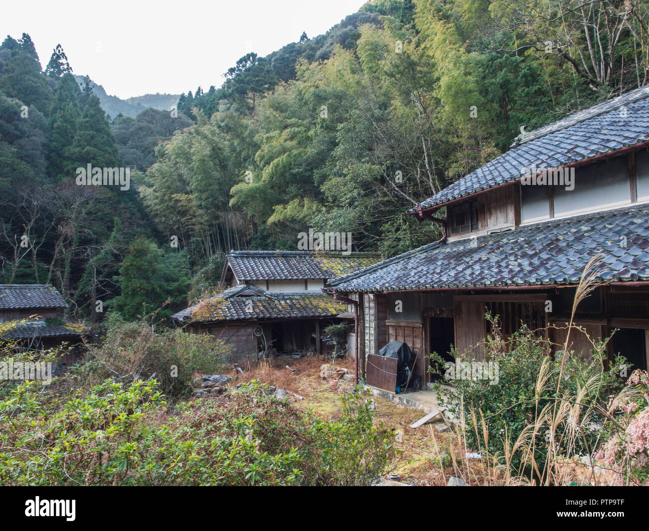 Abandoned farm houses, henro no michi trail, approaching Tairyuji
