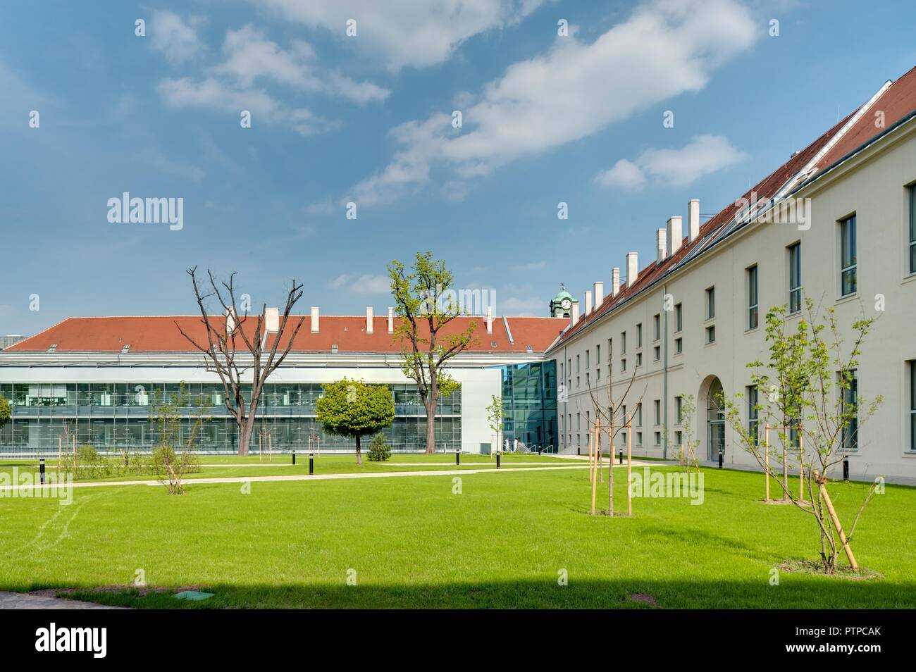 Wien, Zahnklinik im Alten AKH Stock Photo Alamy