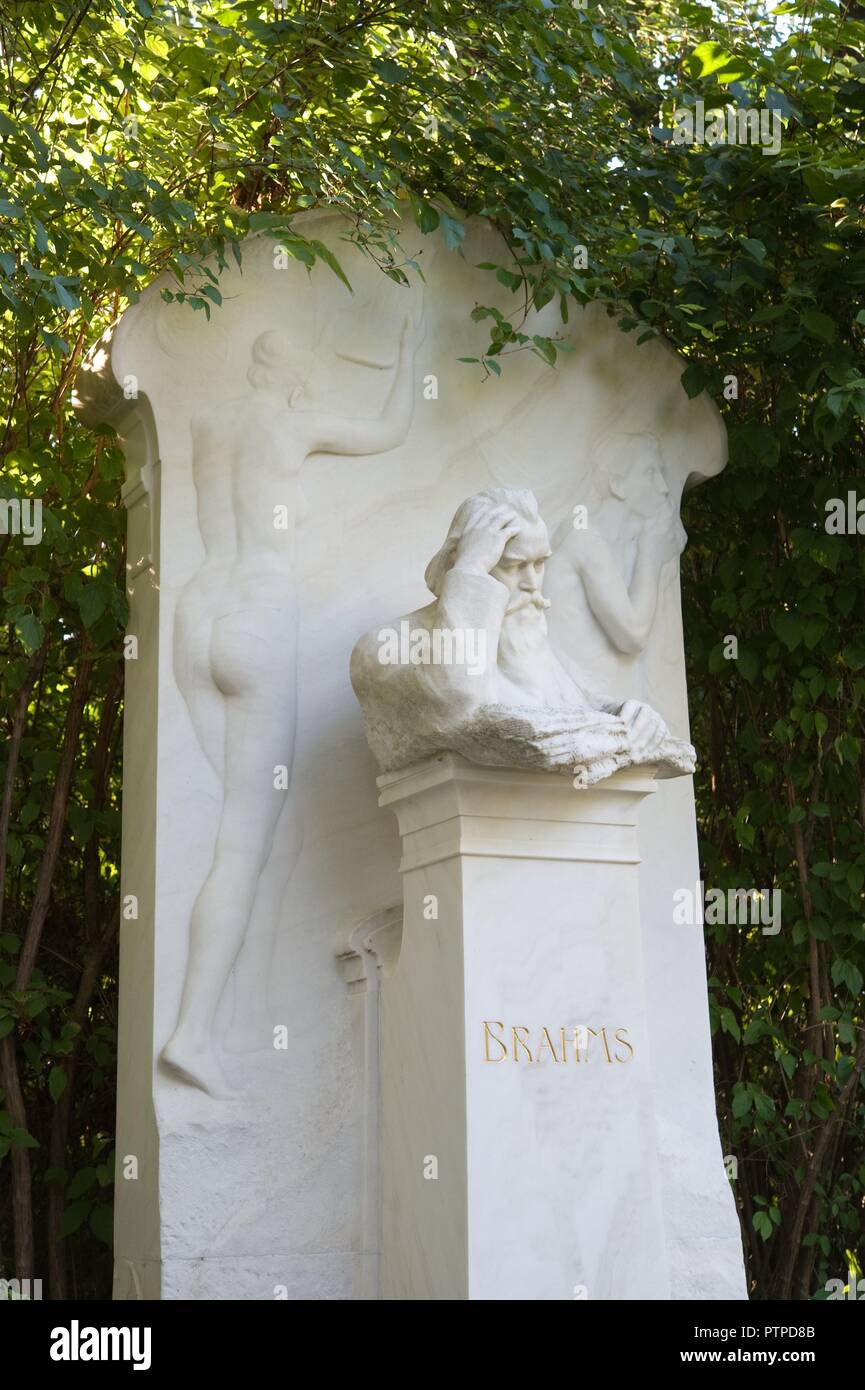 Wien, Zentralfriedhof; Ehrengrab Johannes Brahms (1833-1897) - Vienna Zentralfriedhof Cemetery, Grave of Johannes Brahms (1833-1897) Stock Photo