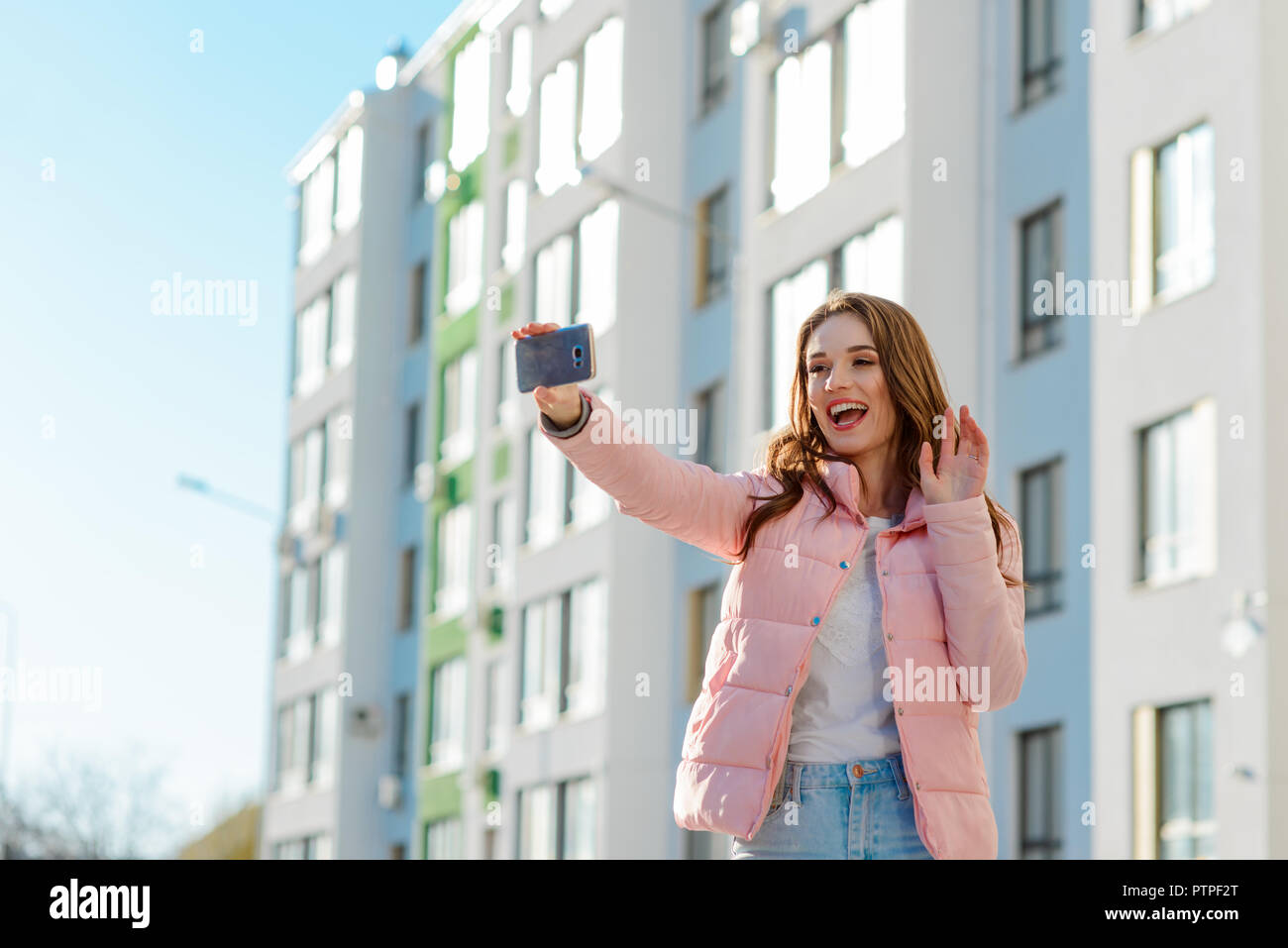 Blogger live streaming using phone Stock Photo - Alamy