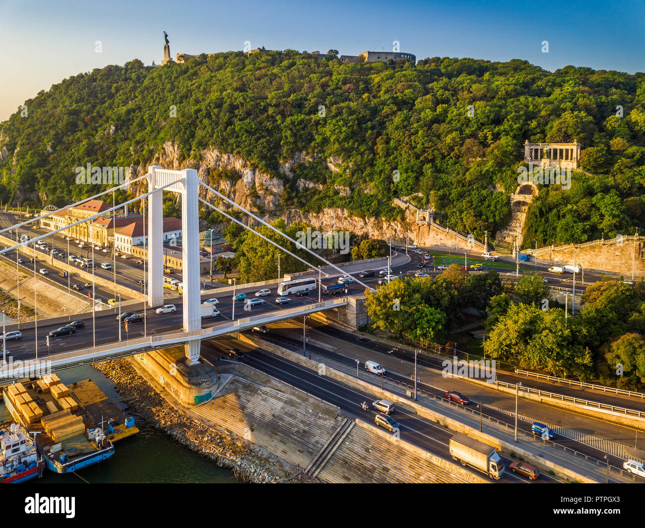 Budapest, Hungary - Elisabeth bridge (Erzsebet hid) early in the morning on  an aerial shot with Gellert Hill and Gellert memorial, Statue of Liberty a  Stock Photo - Alamy